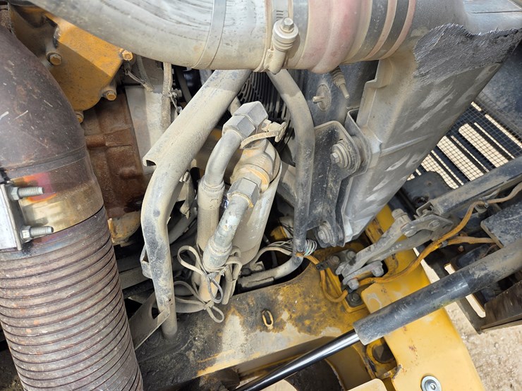 caterpillar-740-image-52