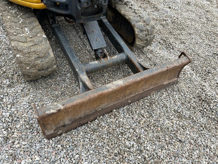 2022-deere-30g-image-10