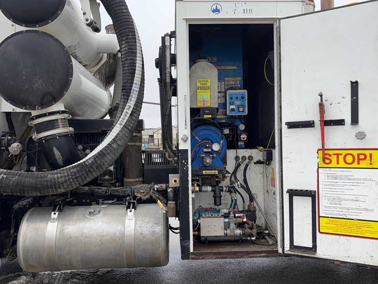 2018-peterbilt-567-hydrovac-truck-image-11