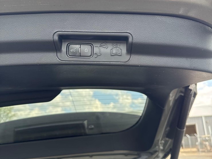 2016-ford-explorer-platinum-image-15