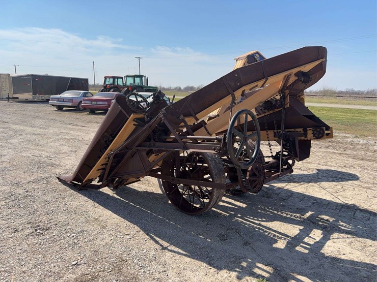 1926-john-deere-corn-picker-image-3