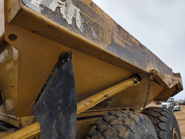 caterpillar-740-image-33