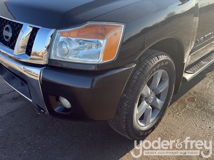 2011-nissan-titan-image-43