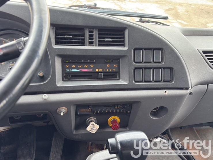 2001-isuzu-npr-image-52