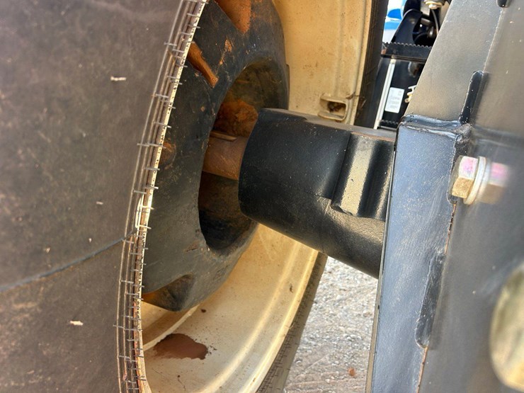 2010-new-holland-t9020-image-9