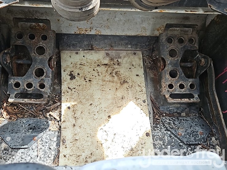 2020-bobcat-t590-image-28