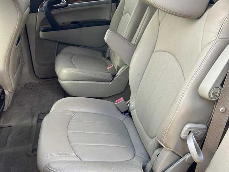 2011-buick-enclave-image-17