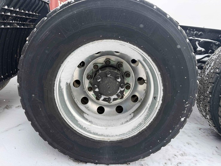 2016-peterbilt-579-image-7