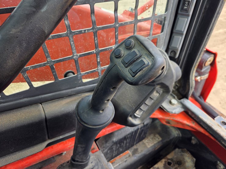 kubota-ssv75-image-38