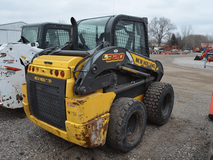 new-holland-l320-image-5