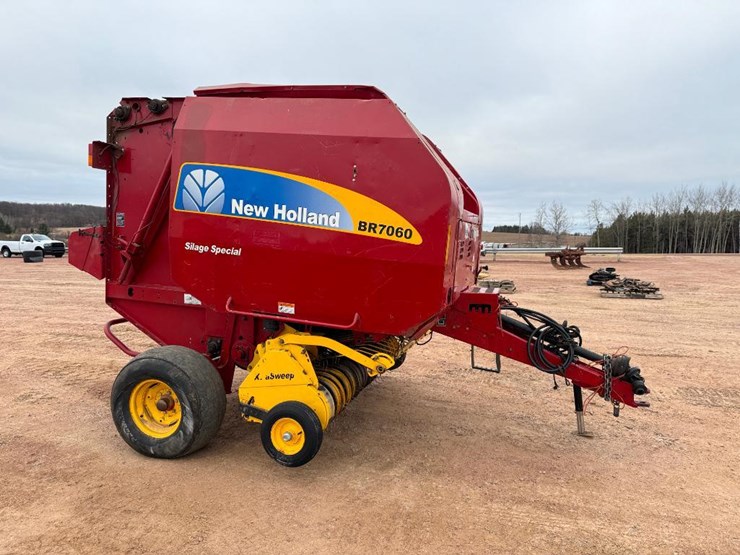 new-holland-br7060-image-3