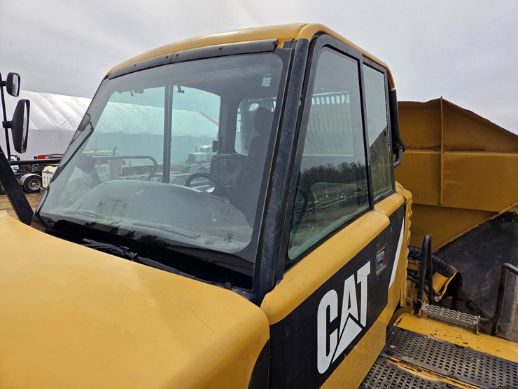 caterpillar-740-image-57