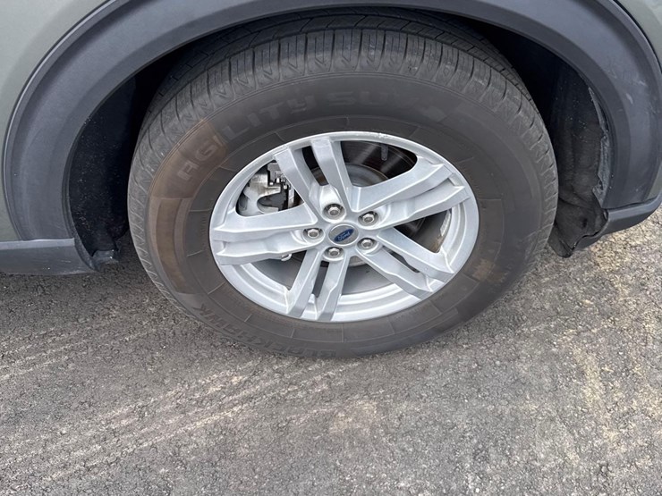 2016-ford-explorer-platinum-image-19