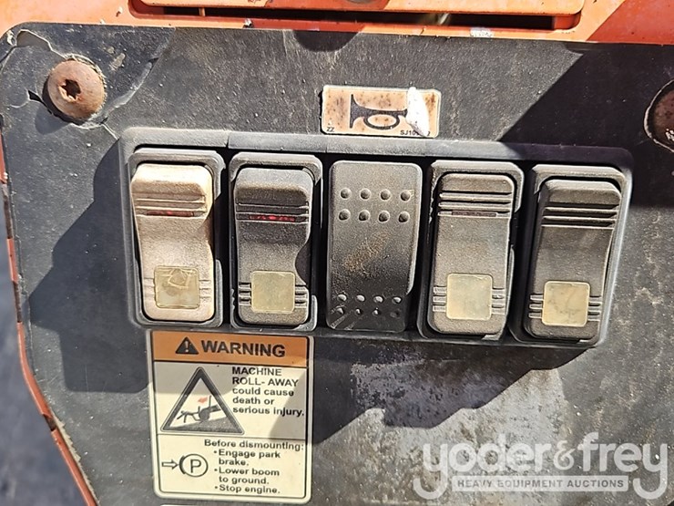 2016-jlg-6042-image-29