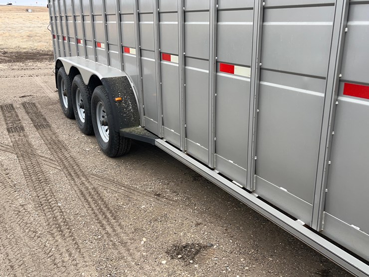 2013-titan-trailer-image-5