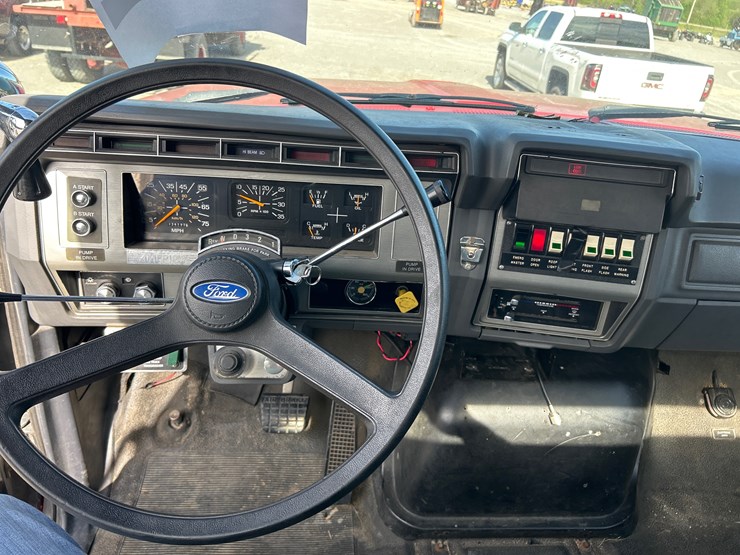 1991-ford-f800-image-18