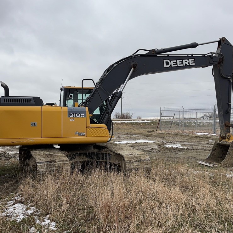 DEERE 210G