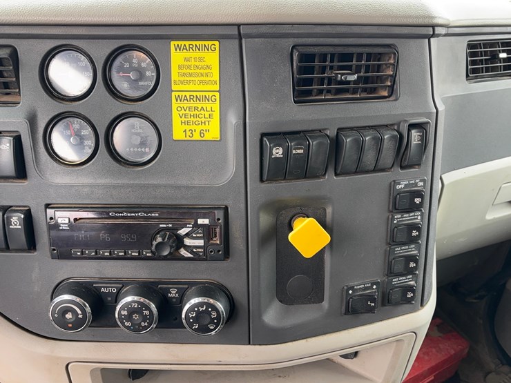 2018-peterbilt-567-hydrovac-truck-image-33