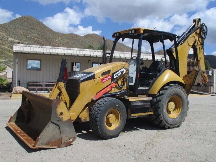 2013-caterpillar-420f-image-1