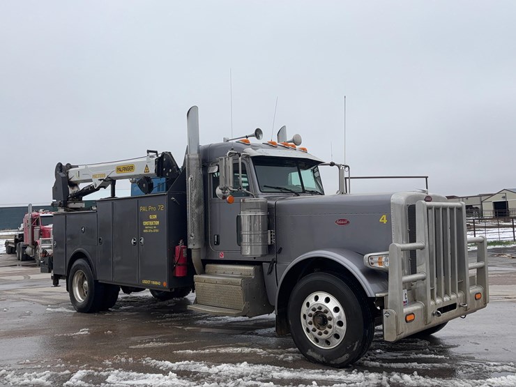 2014-peterbilt-389-image-3