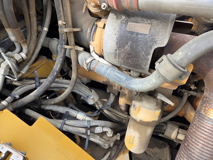 caterpillar-740-image-51