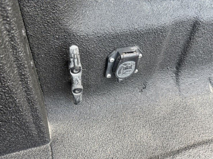 2008-freightliner-m2-106-image-38