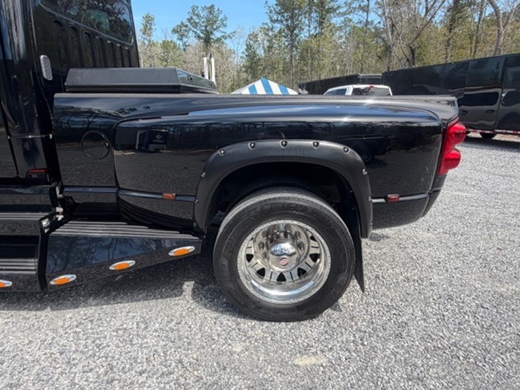 2008-freightliner-m2-106-image-17