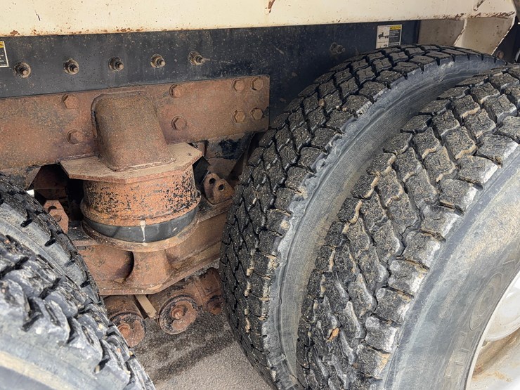 2018-peterbilt-567-hydrovac-truck-image-24