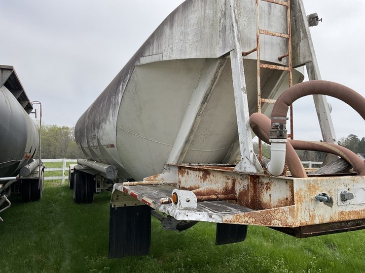 1973-fruehauf-tanker-image-2