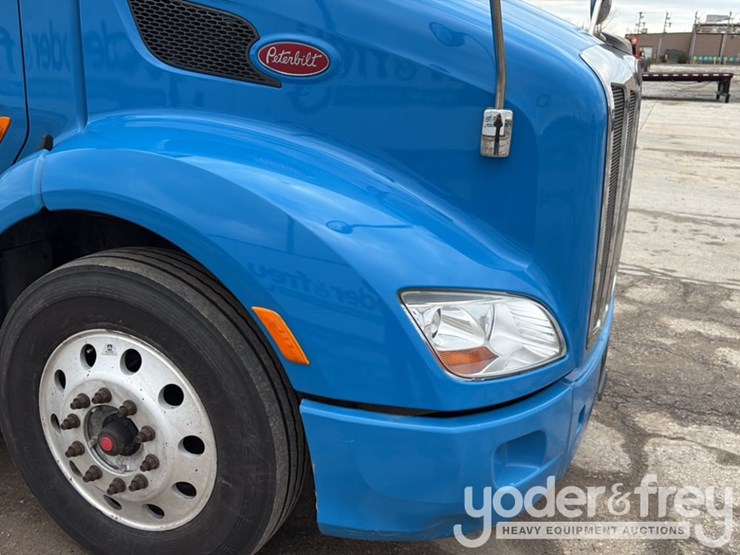 2018-peterbilt-579-image-38