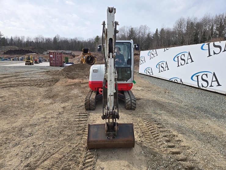 2014-takeuchi-tb240-image-8