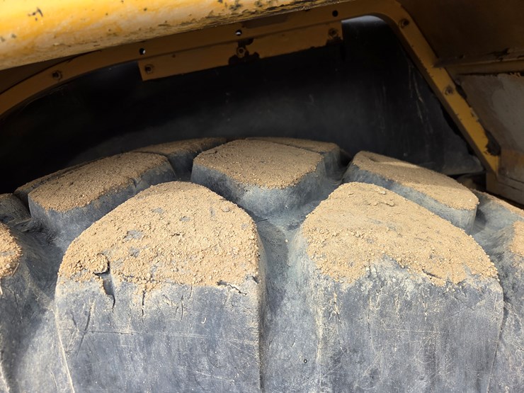 caterpillar-740-image-73