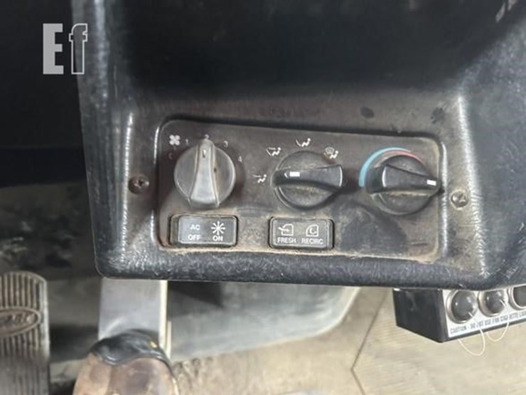 1997-peterbilt-357-image-23