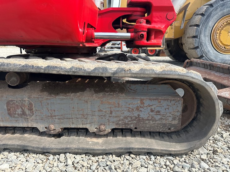 2014-takeuchi-tb240-image-59