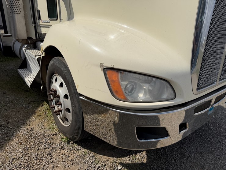 2012-kenworth-900b-image-43