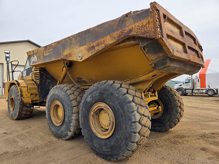 caterpillar-740-image-3