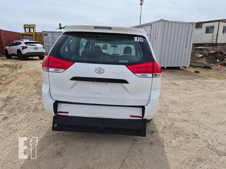 toyota-sienna-image-9