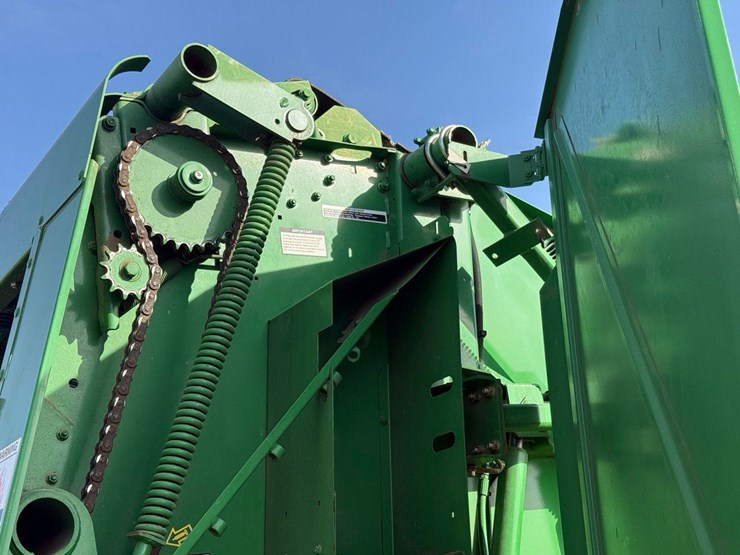 john-deere-568-image-15