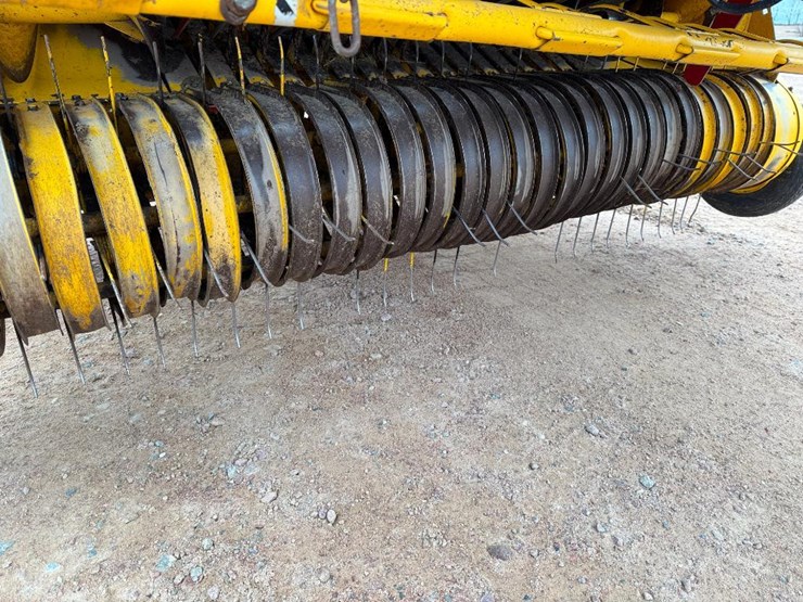 new-holland-br7060-image-28