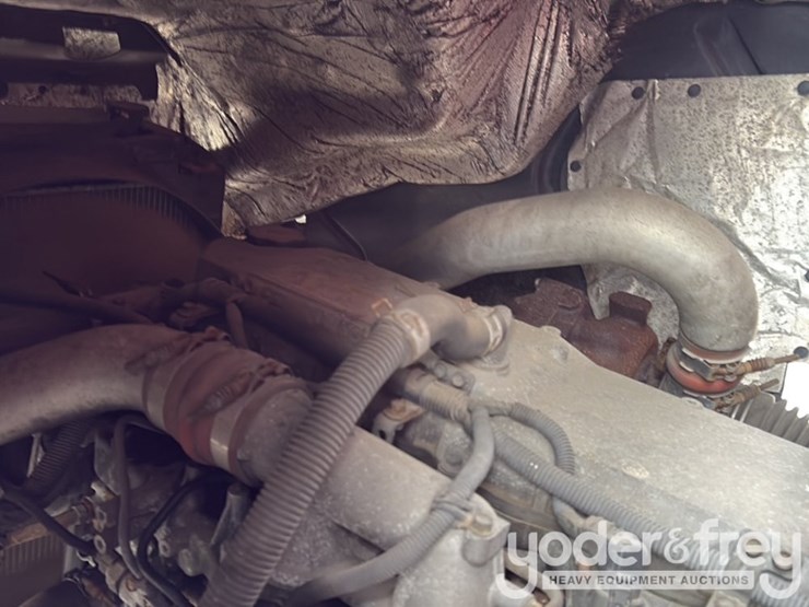 2001-isuzu-npr-image-48