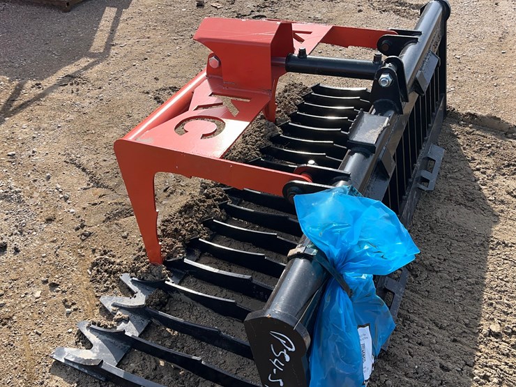 skid-steer-skeleton-bucket-image-4