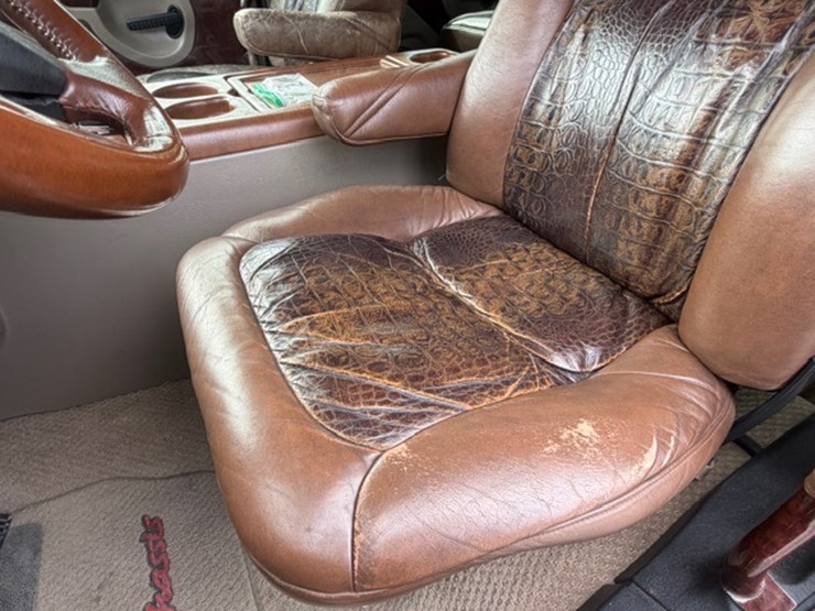 2008-freightliner-m2-106-image-68