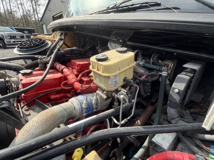 2008-freightliner-m2-106-image-92