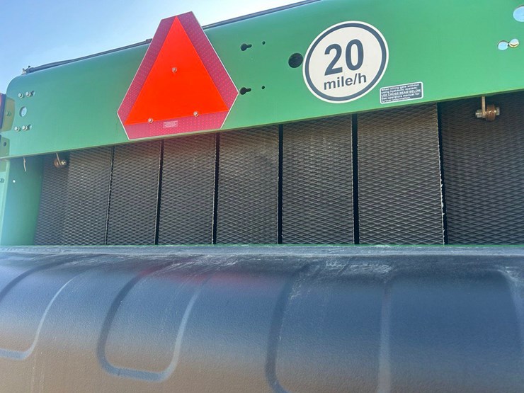 2024-john-deere-561r-image-5