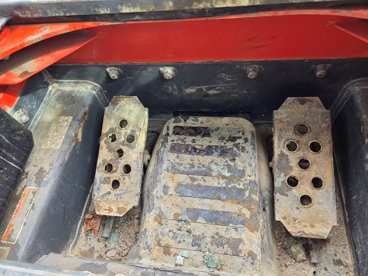 kubota-ssv75-image-37