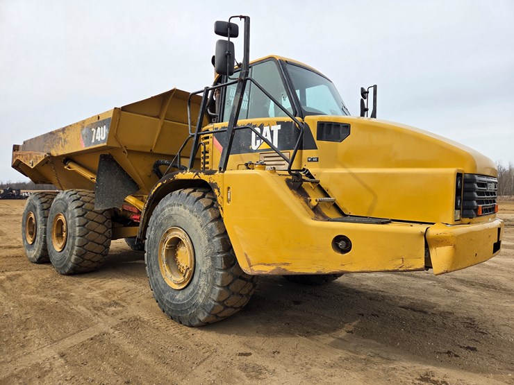 caterpillar-740-image-7