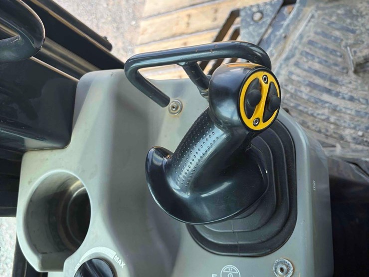 2020-komatsu-d51pxi-24-image-15