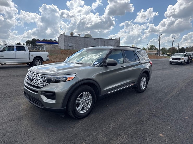 2016-ford-explorer-platinum-image-1