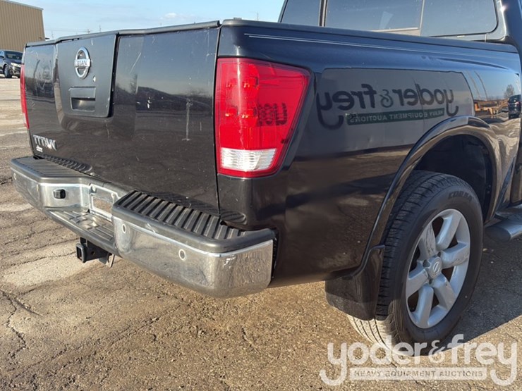 2011-nissan-titan-image-23