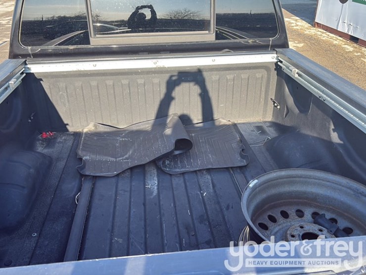 2011-nissan-titan-image-21